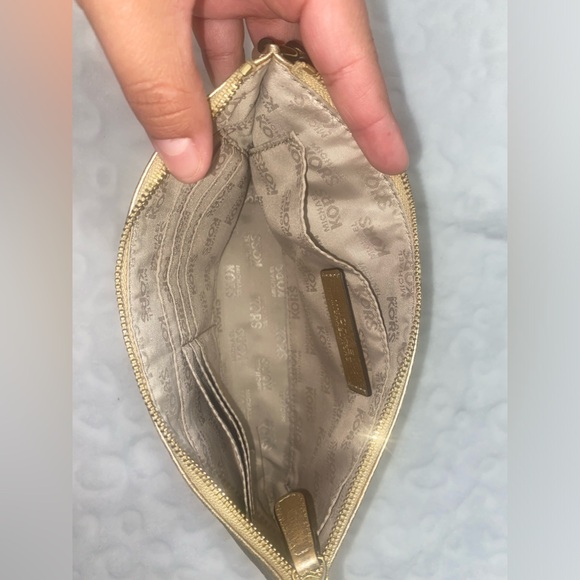 MK Michael Kors, Wristlet wallet! good quality leather - Picture 6 of 8